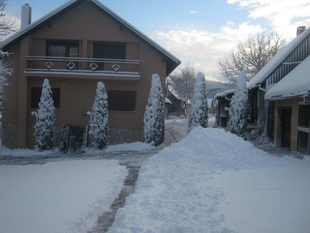 House Pribic Hotel Vrelo Koreničko Buitenkant foto